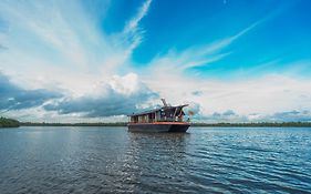 Yathra Houseboat
