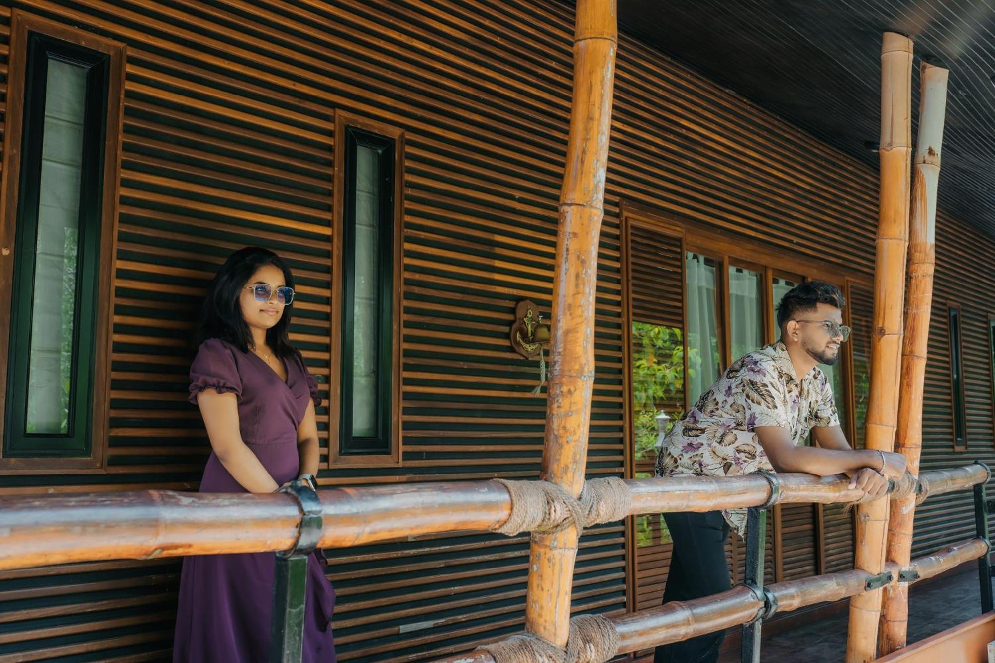 Yathra Houseboat Hotel Bentota Exterior photo