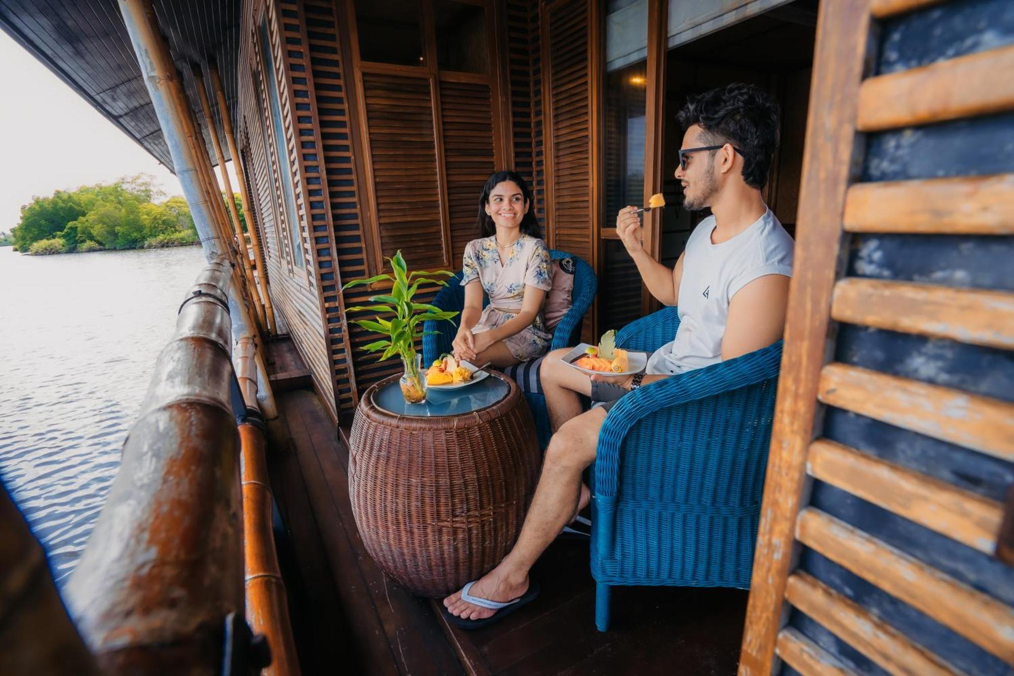 Yathra Houseboat Hotel Bentota Exterior photo