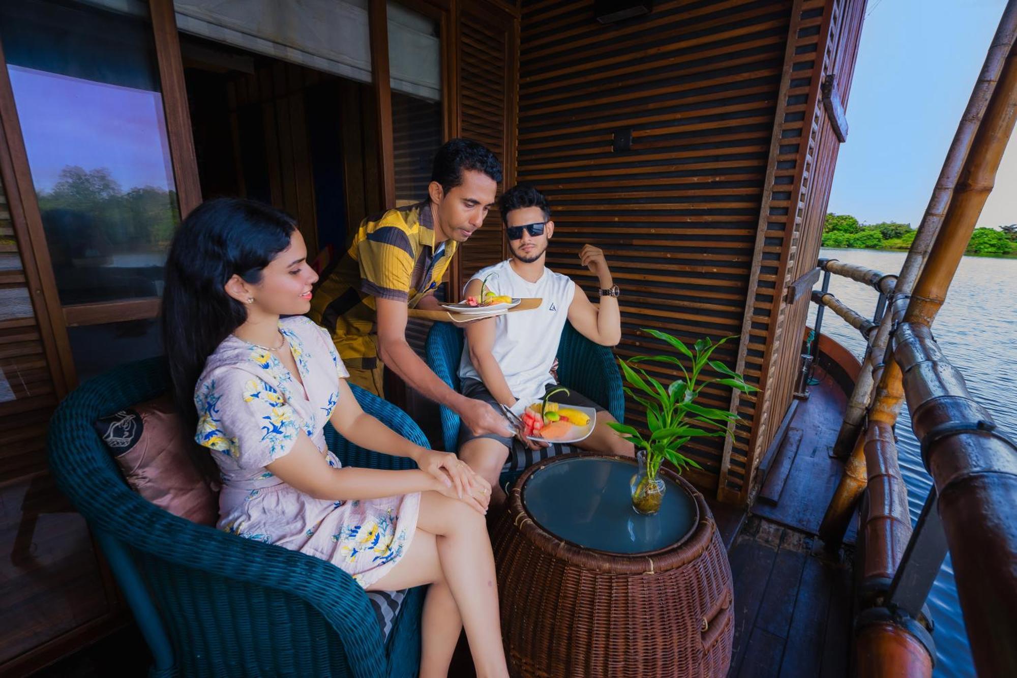 Yathra Houseboat Hotel Bentota Exterior photo