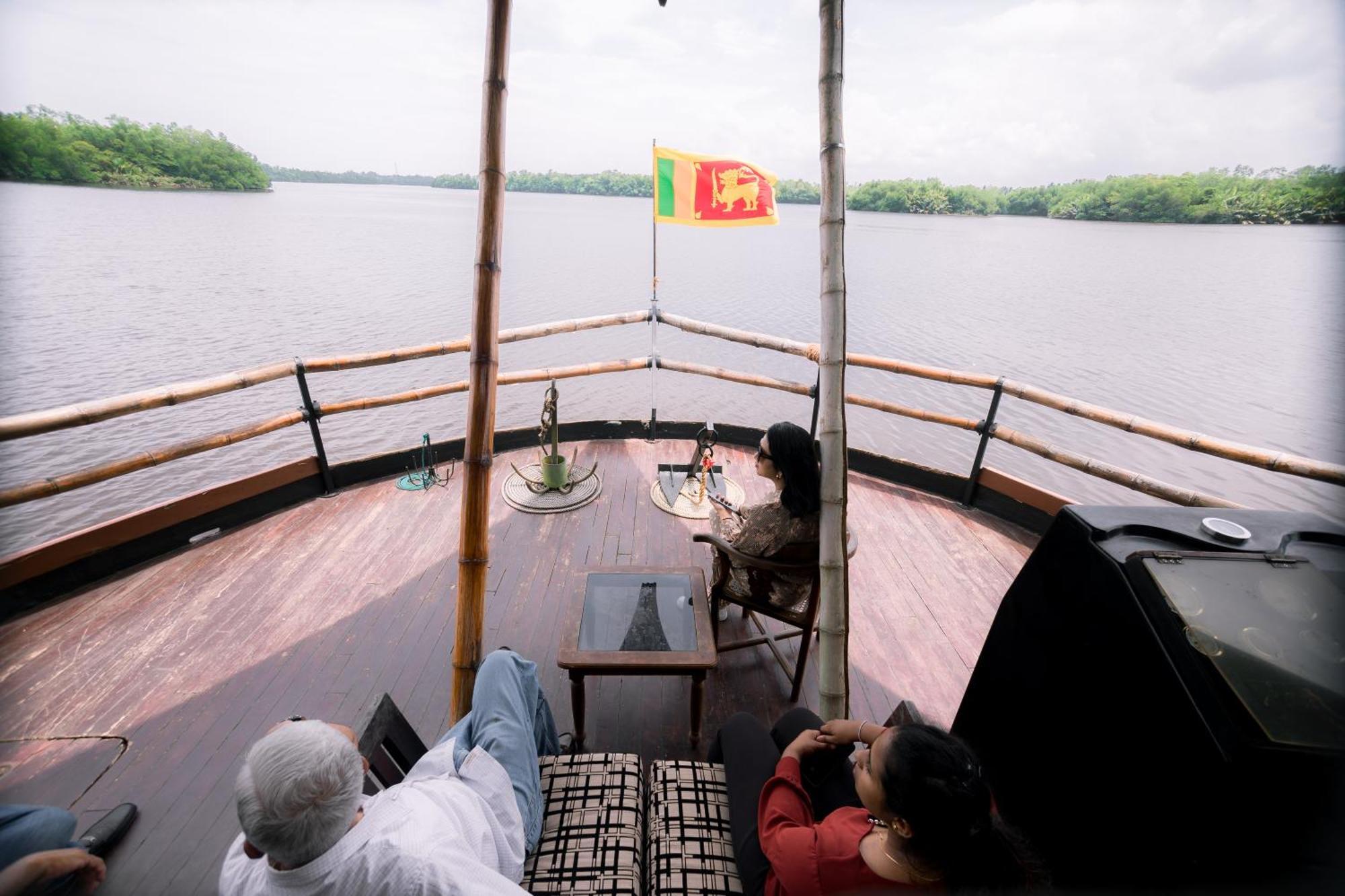 Yathra Houseboat Hotel Bentota Exterior photo