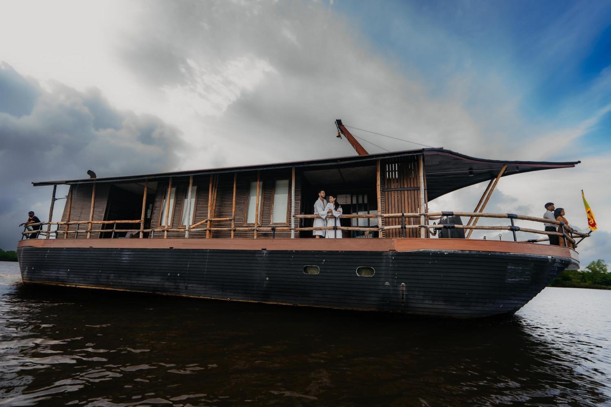 Yathra Houseboat Hotel Bentota Exterior photo