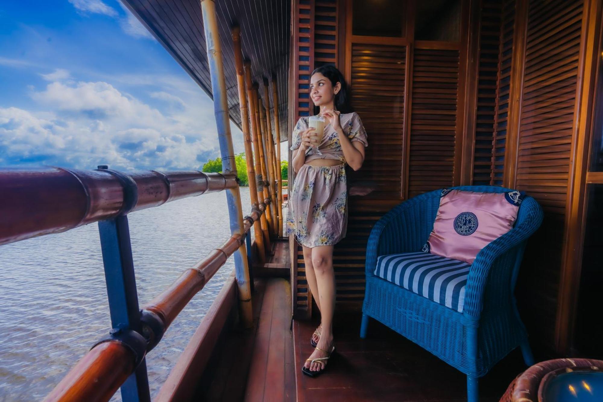 Yathra Houseboat Hotel Bentota Exterior photo