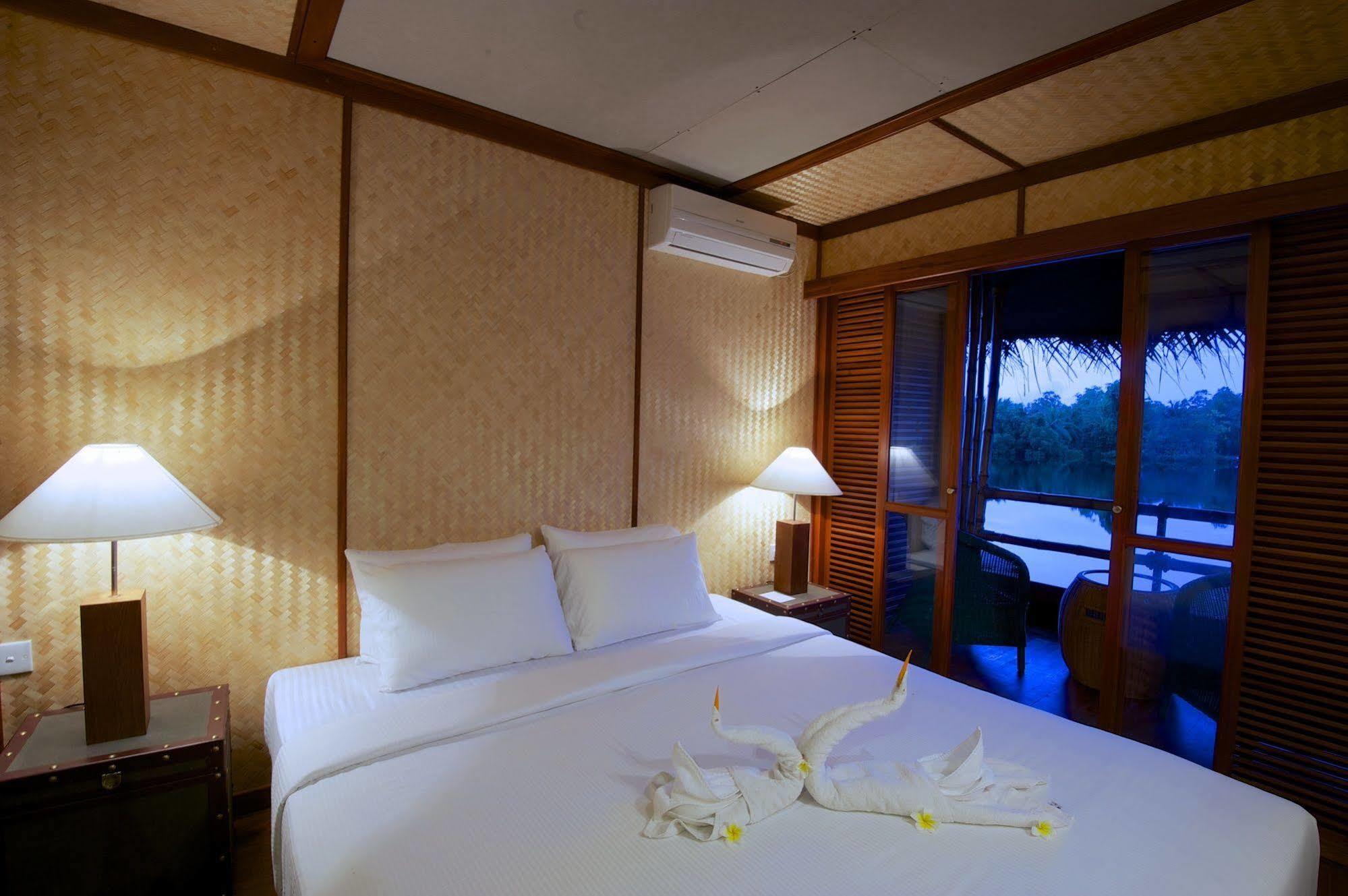 Yathra Houseboat Hotel Bentota Exterior photo
